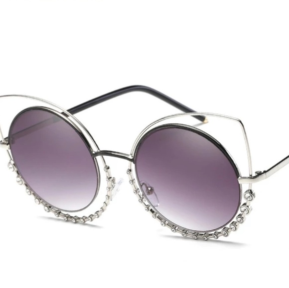 New!! Cat Eye Mirrored Diamond Summer Sunglasses - Picture 1 of 3